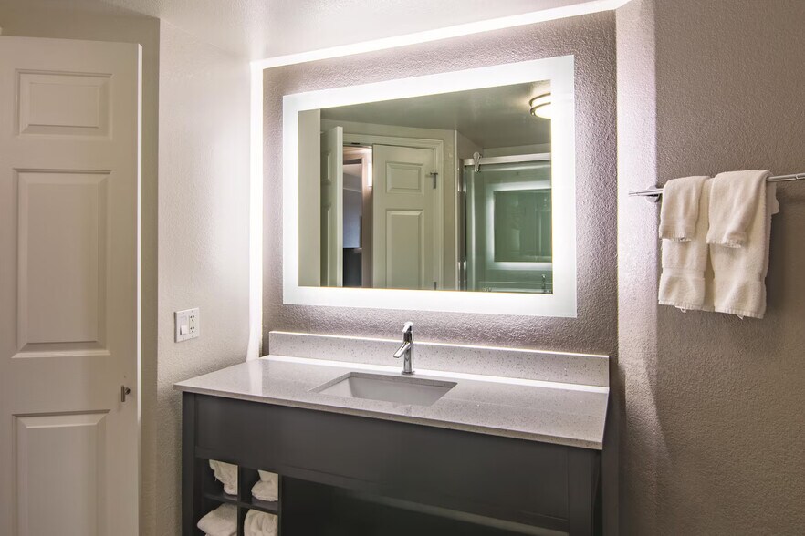 More Photos Of 930 Ed Noble Pky, Norman Hotel For Sale