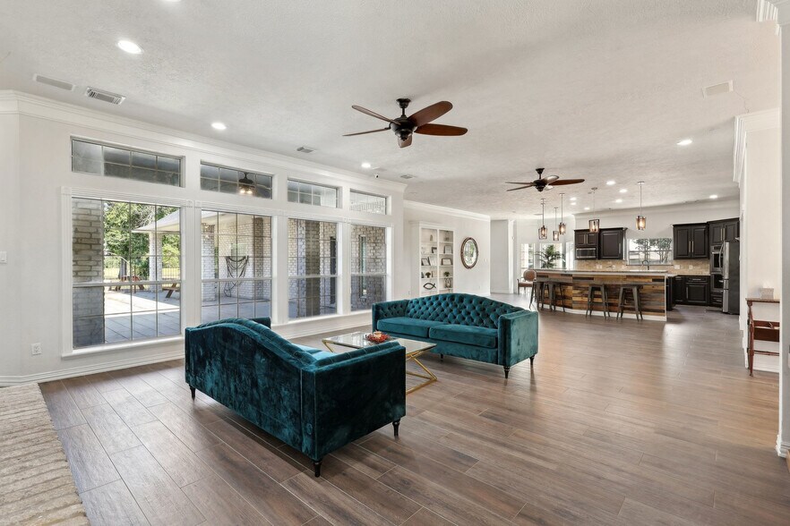 More Photos Of 3610 Otto Rd, Spring Specialty For Sale