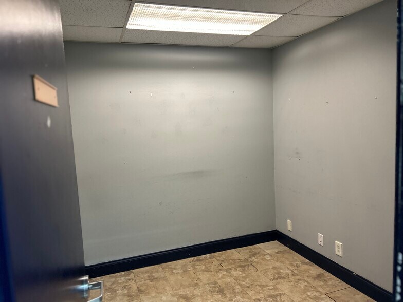 More Photos Of 4121-4141 NW 5th St, Plantation Medical For Sale