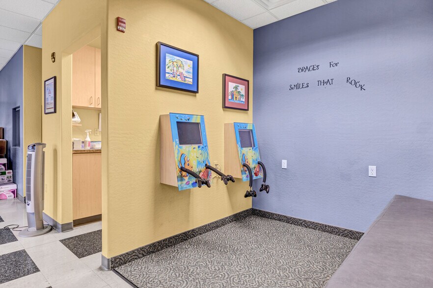 More Photos Of 15276 W Brookside Ln, Surprise Medical For Lease