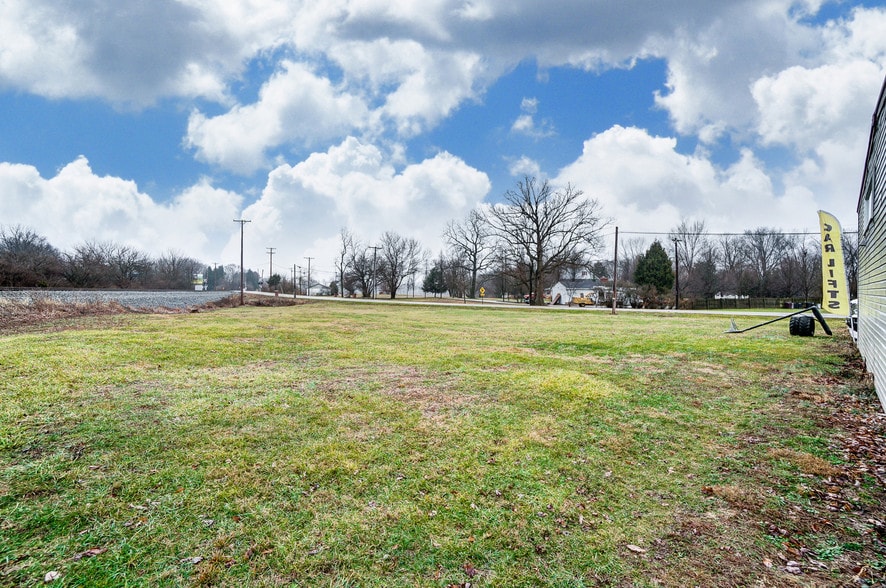 More Photos Of 3245 Piqua Troy Rd, Troy Light Distribution For Sale
