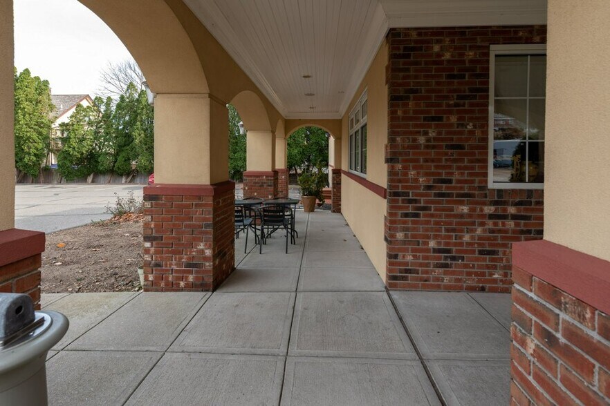 More Photos Of 376 River Rd, Shelton Restaurant For Sale