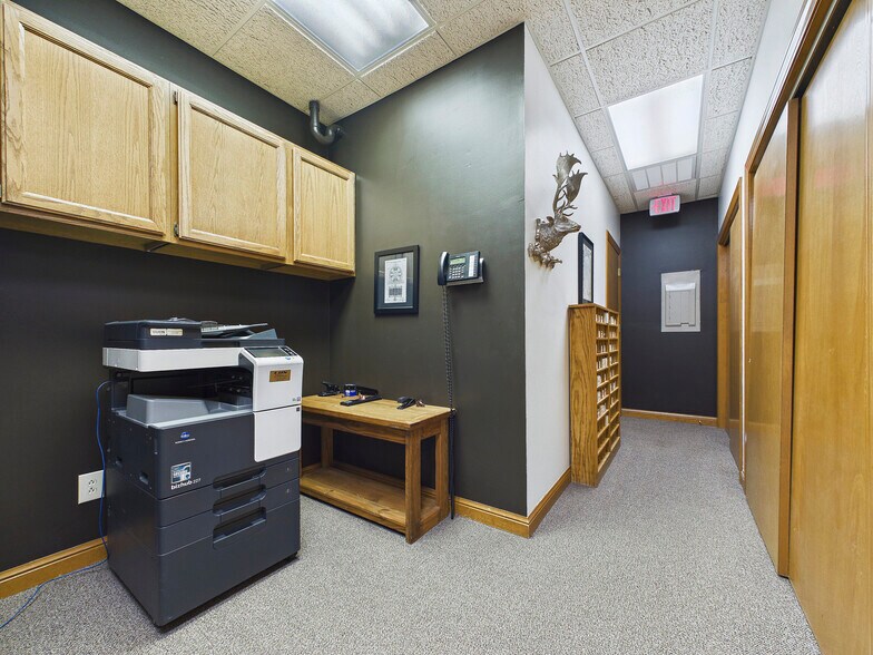 More Photos Of 5 Executive Woods Ct, Swansea Medical For Sale
