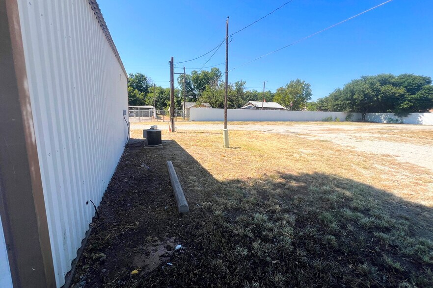 More Photos Of 231 Central Fwy E, Wichita Falls Land For Sale