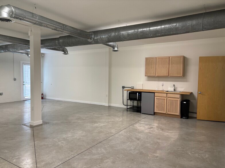 More Photos Of 2035 Manchester St NE, Atlanta Loft Creative Space For Lease