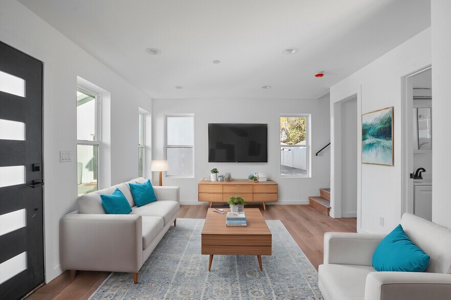 More Photos Of 20336 Cantara St, Winnetka Apartments For Sale