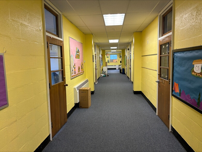 More Photos Of 251 Fountain St, Philadelphia Schools For Lease