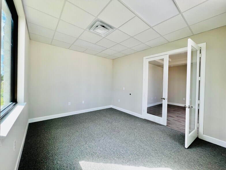 More Photos Of 3129 Kingsley Dr, Pearland Medical For Sale