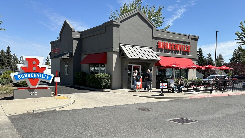 Primary Photo Of 612 SE 3rd St, Bend Fast Food For Sale