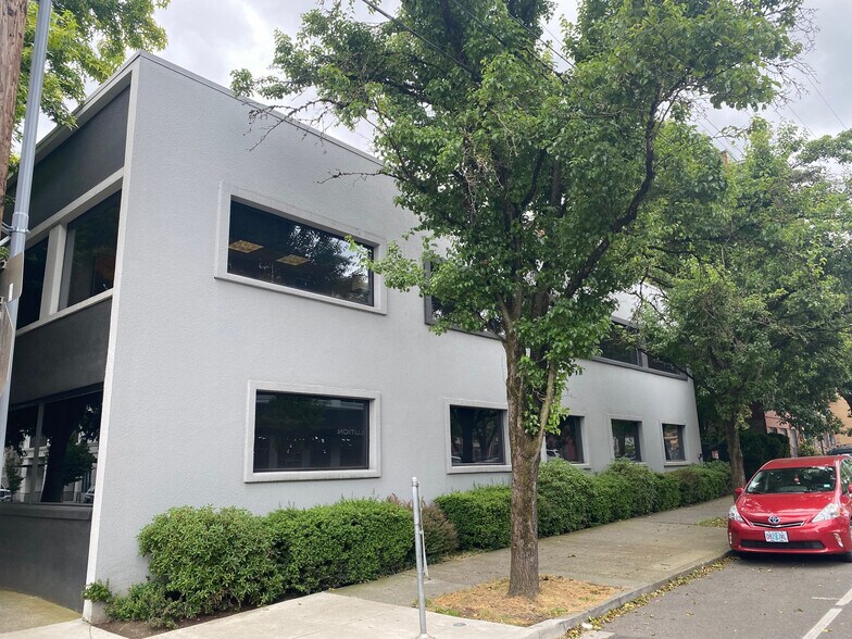 More Photos Of 1530 SW Taylor St, Portland Office For Lease