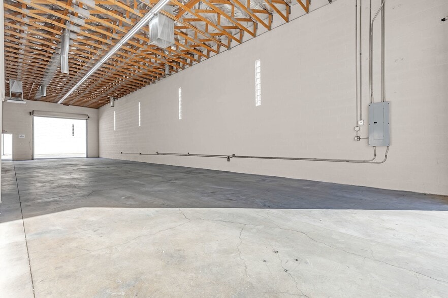 More Photos Of 2956 N Marco St, Las Vegas Manufacturing For Sale