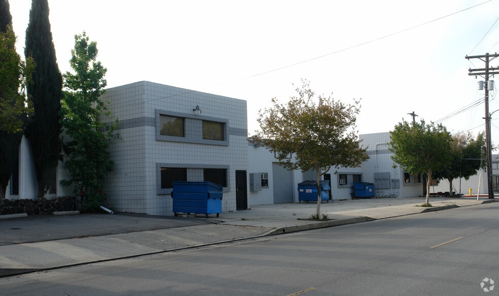 More Photos Of 7800 Gloria Ave, Van Nuys Warehouse For Sale