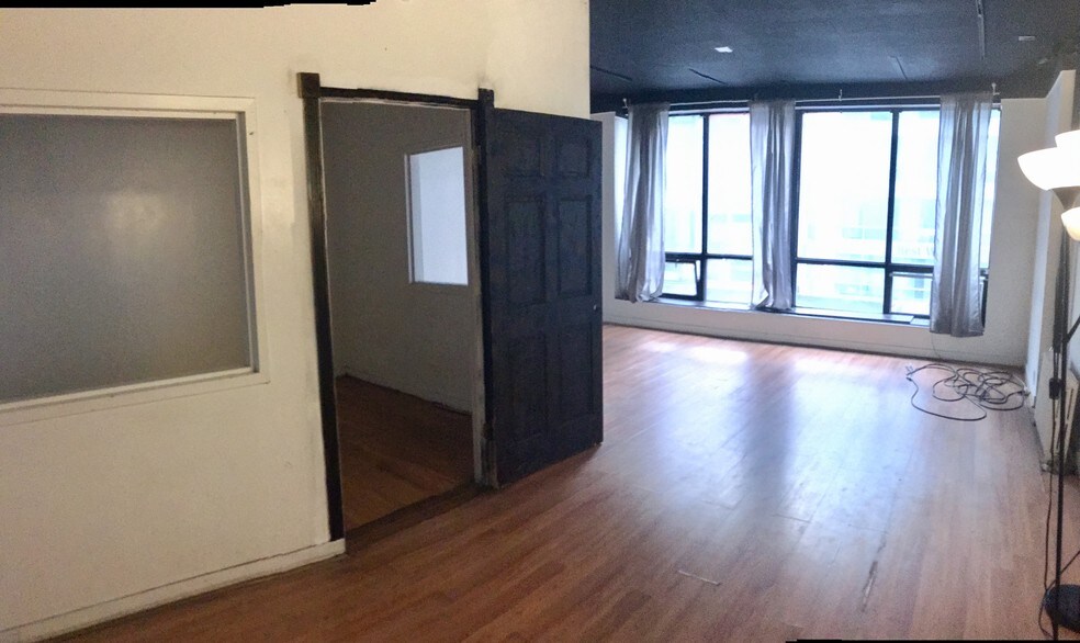More Photos Of 41 W 36th St, New York Office For Sale