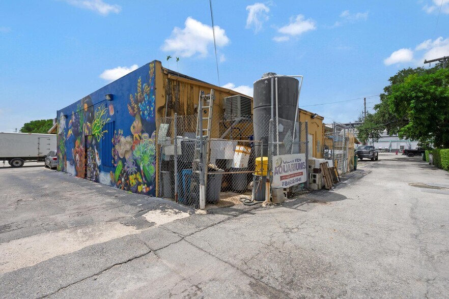 More Photos Of 6891 SW 40th St, Miami Storefront Retail Office For Sale