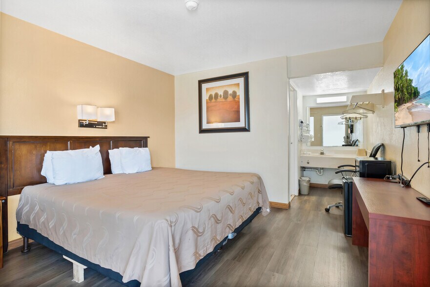 More Photos Of 7455 W Irlo Bronson Memorial Hwy, Kissimmee Hotel For Sale