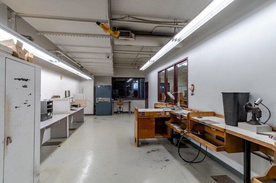 More Photos Of 120 E 3rd St, Newport Office For Lease