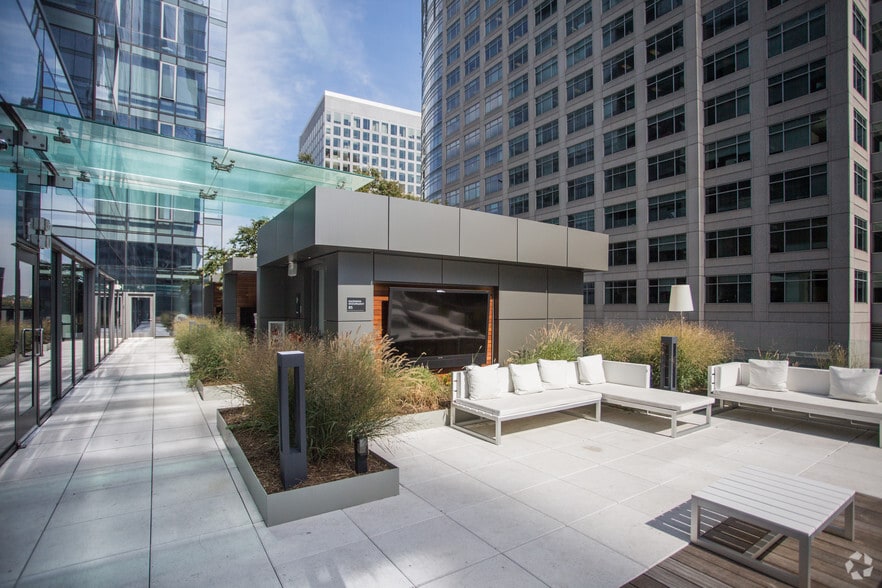 More Photos Of 1800 N Lynn St, Arlington Apartments For Lease