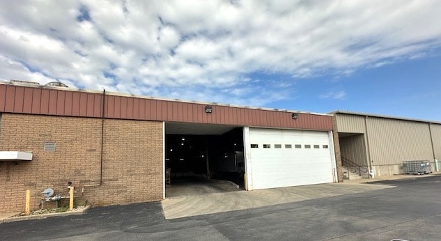 More Photos Of 2315 W Altorfer Dr, Peoria Warehouse For Sale