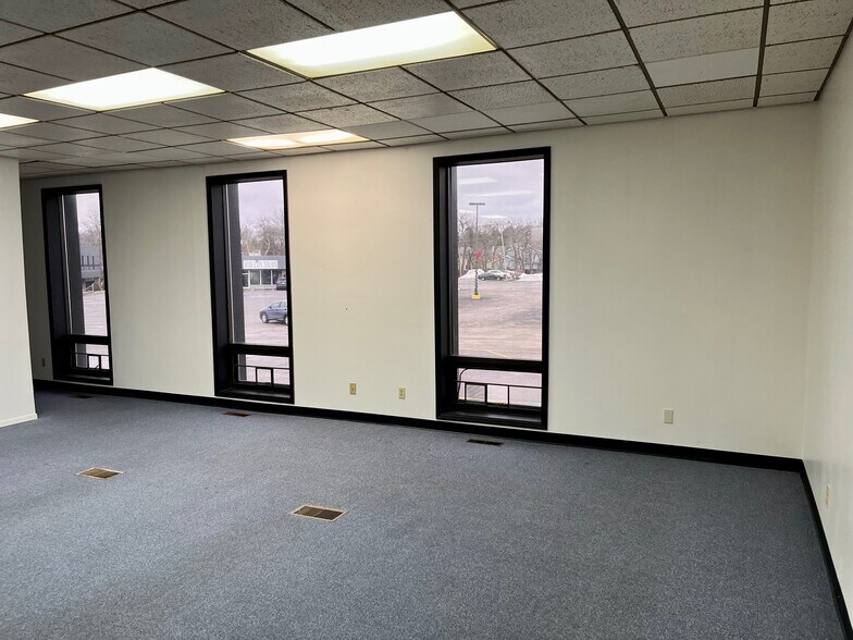 More Photos Of 1212 Towanda Ave, Bloomington Storefront Retail Office For Lease