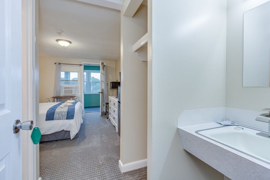 More Photos Of 275 Jenness Pond Rd, Northwood Hotel For Sale