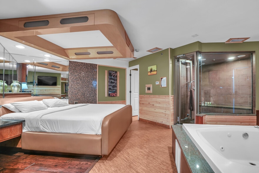 More Photos Of 16W621 S Frontage Rd, Willowbrook Hotel For Sale