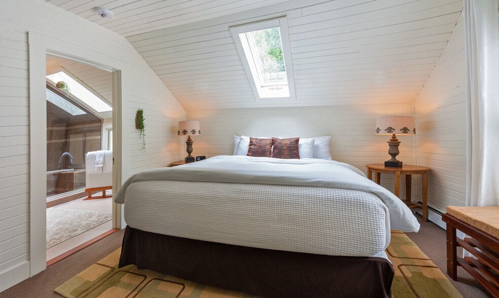 More Photos Of 2579 W Shore Dr, Lummi Island Hotel For Sale