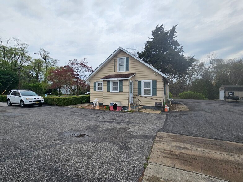 More Photos Of 1737 S Burlington Rd, Bridgeton Flex For Sale