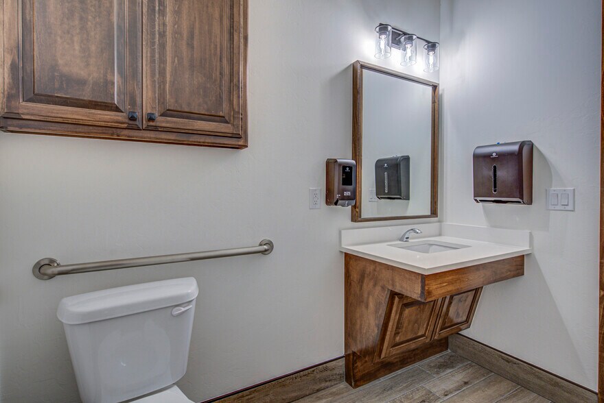 More Photos Of 1301 Magnolia Ct, Moore Office For Lease