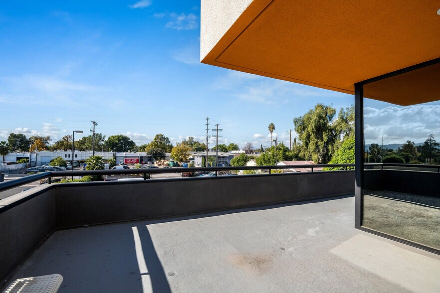 More Photos Of 6746 Valjean Ave, Van Nuys Loft Creative Space For Lease