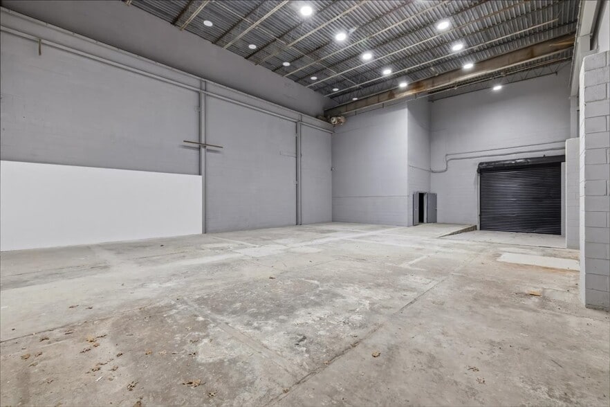 More Photos Of 470 Belleville Tpke, North Arlington Warehouse For Lease