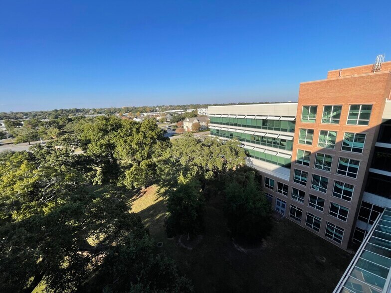 More Photos Of 1 Energy Pl, Pensacola Office For Lease