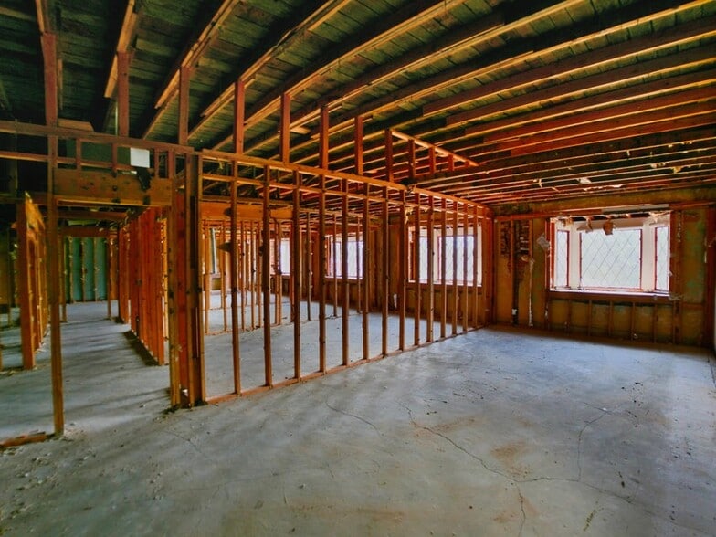 More Photos Of 21 S Main St, Miami Office For Sale