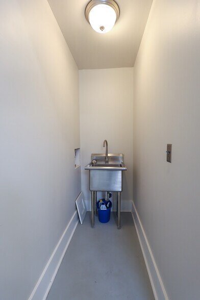 More Photos Of 301-303 W Reed St, Moberly Office For Lease