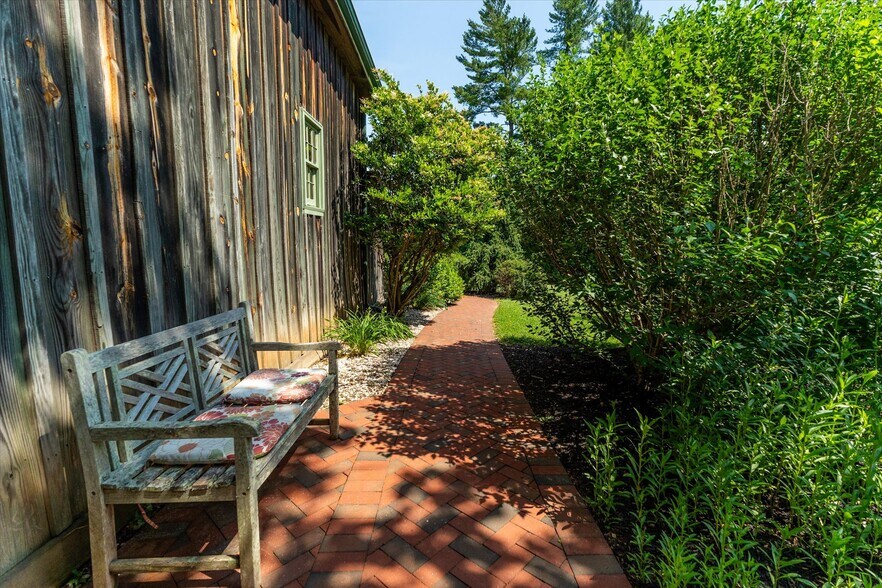 More Photos Of 252 David Bruce Ave, Charlotte Court House Hospitality For Sale