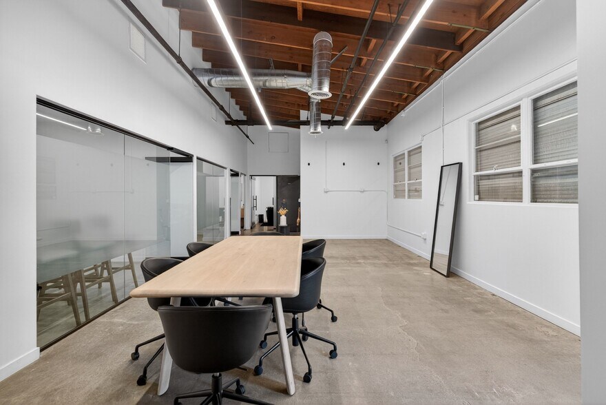 More Photos Of 1322-1326 Obispo Ave, Long Beach Warehouse For Lease