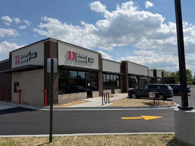 Primary Photo Of 609 Crystal Point Rd, Crystal Lk, Crystal Lake Storefront For Lease