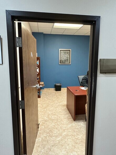 More Photos Of 10501 S Orange Ave, Orlando Light Manufacturing For Sale