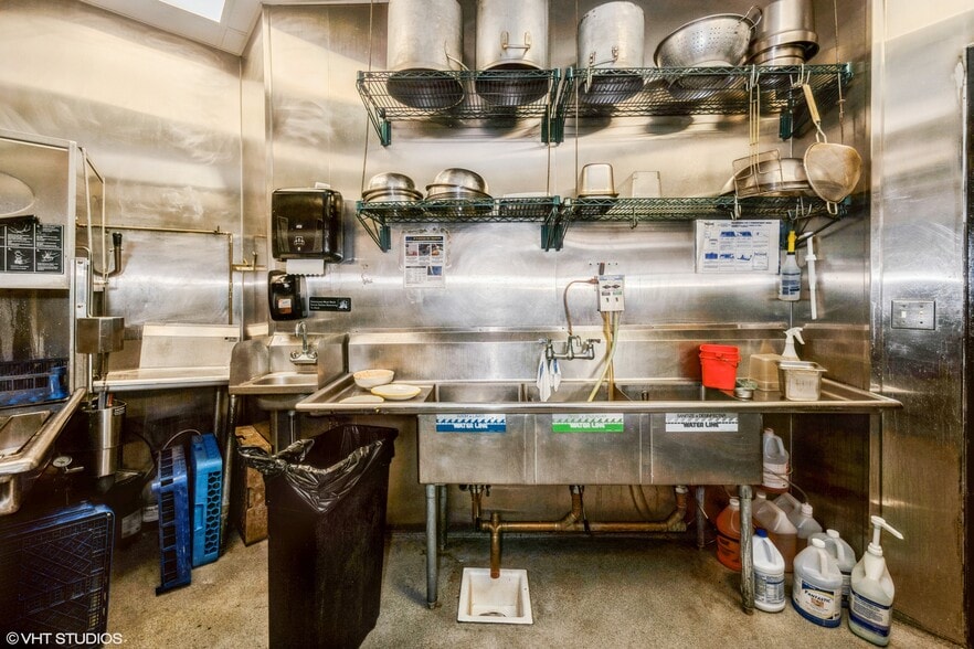 More Photos Of 1956 W Armitage Ave, Chicago Storefront Retail Residential For Sale