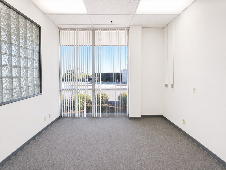 More Photos Of 6909 E Washington Blvd, Montebello Warehouse For Lease
