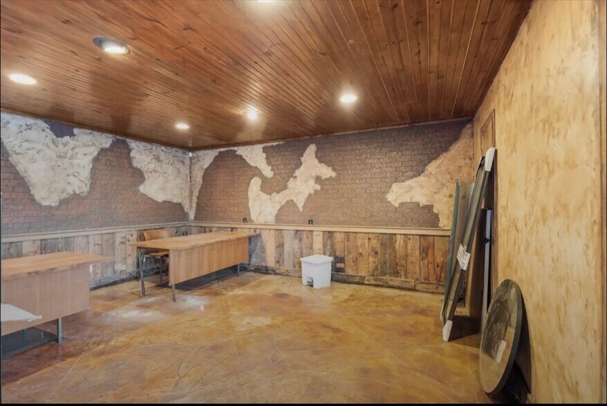 More Photos Of 1624 N Northwest Loop 323, Tyler Freestanding For Sale