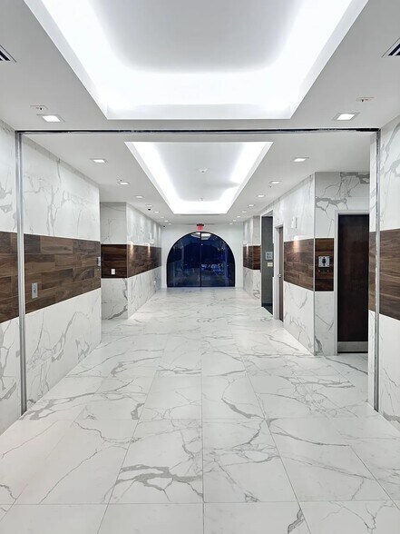 More Photos Of 14261 Commerce Way, Miami Lakes Office For Lease