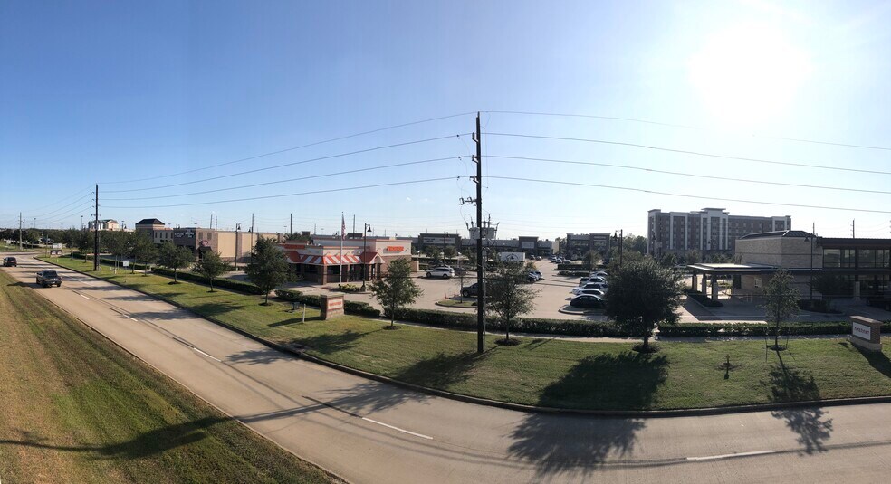 More Photos Of 520 Highway 6, Sugar Land Storefront For Lease