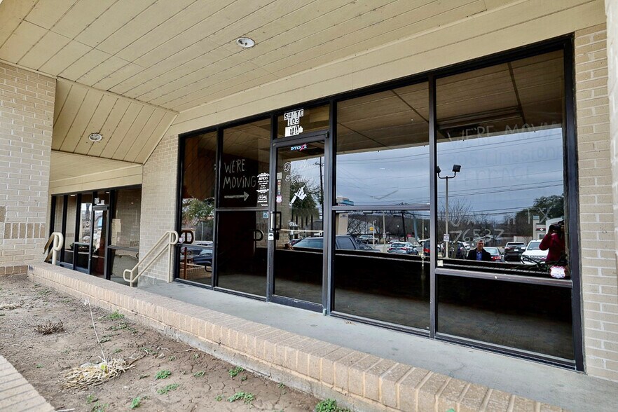 More Photos Of 600 N Austin Ave, Georgetown Unknown For Lease