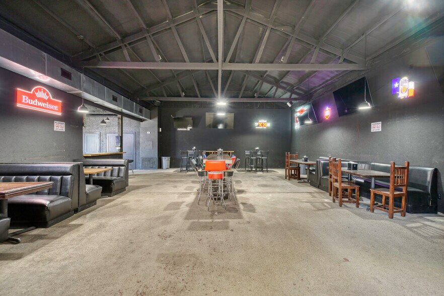 More Photos Of 710 S May St, Madisonville General Retail For Sale