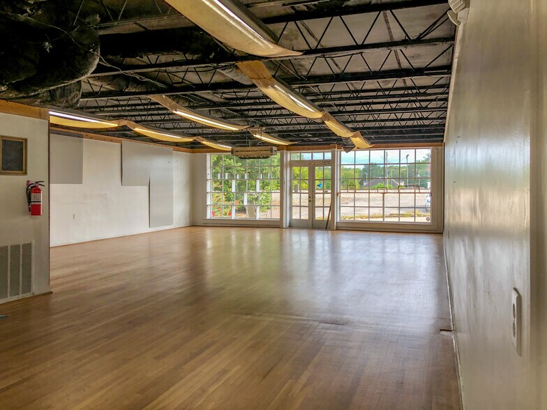 More Photos Of 4292 Railroad Ave, Tucker Storefront For Sale