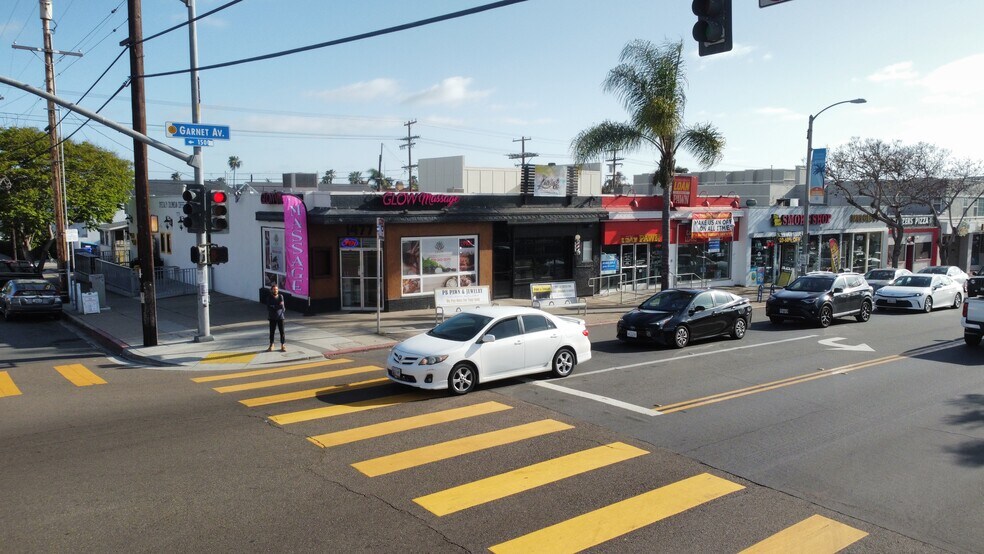 More Photos Of 1471-1477 Garnet Ave, San Diego Storefront For Lease