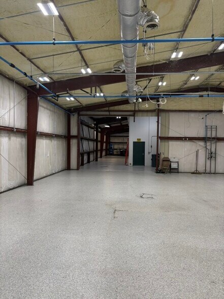 More Photos Of 16 Finch St, Hilton Head Warehouse For Lease