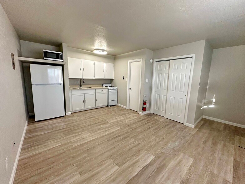 More Photos Of 2104 Lead Ave SE, Albuquerque Apartments For Sale