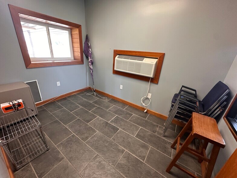 More Photos Of 1623-1635 Chicago Dr SW, Grand Rapids Freestanding For Lease