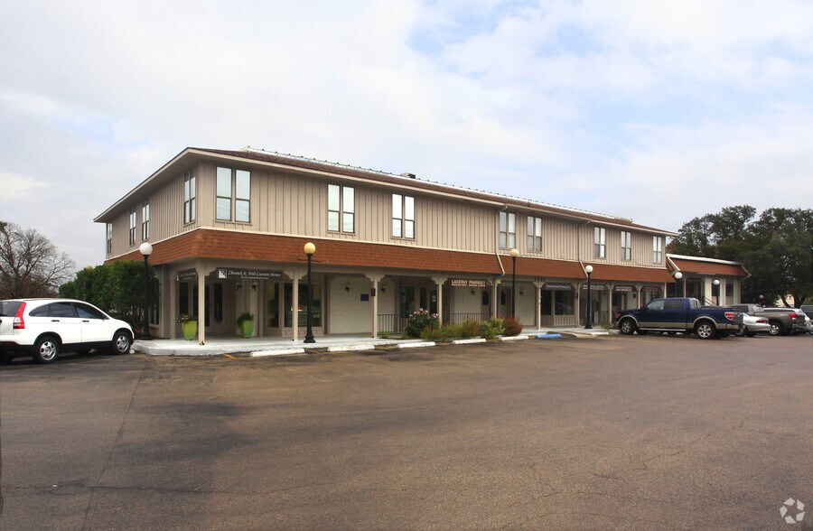 Primary Photo Of 1202 Lakeway Dr, Lakeway Office For Lease